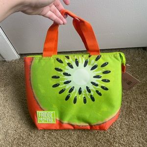 Kiwi lunchbox NWT